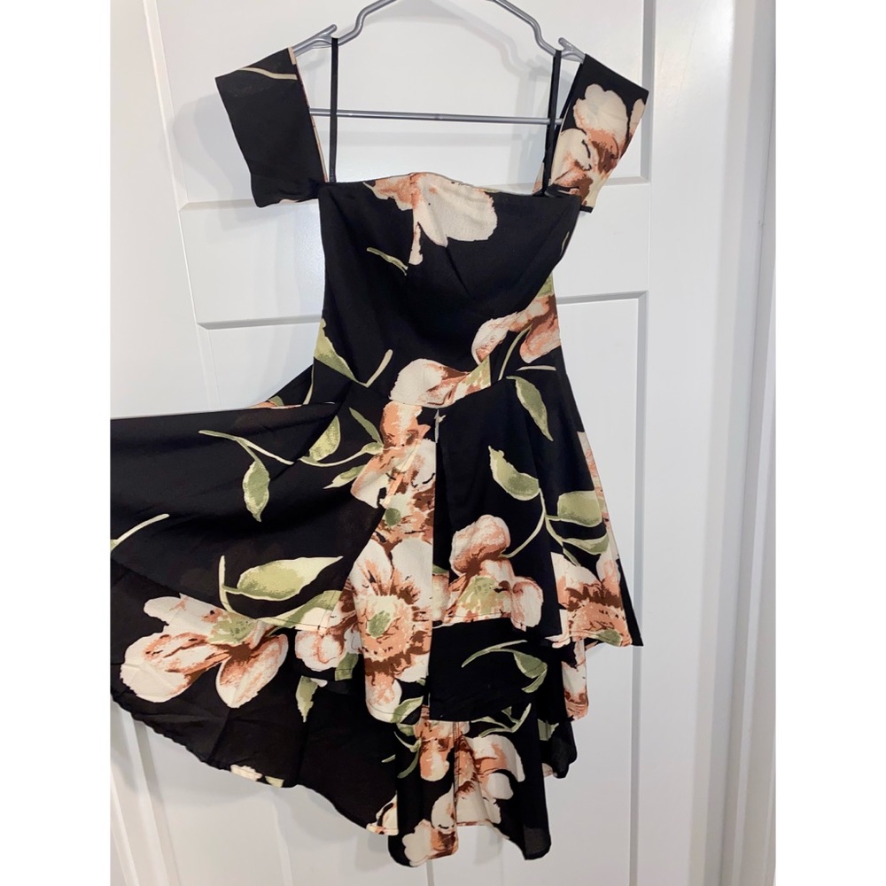 XS Selfie Leslie Floral Romper - Picture 6 of 11